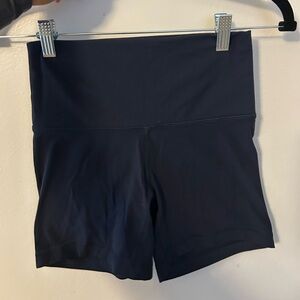 Aritzia TNA Navy blue Athletic Shorts 5inch Size Small
